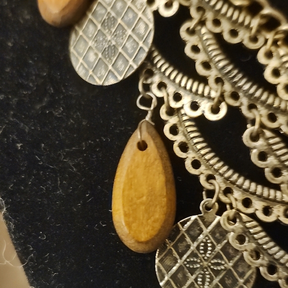 Elegant Gold and Brown Layered Necklace - Picture 2 of 4